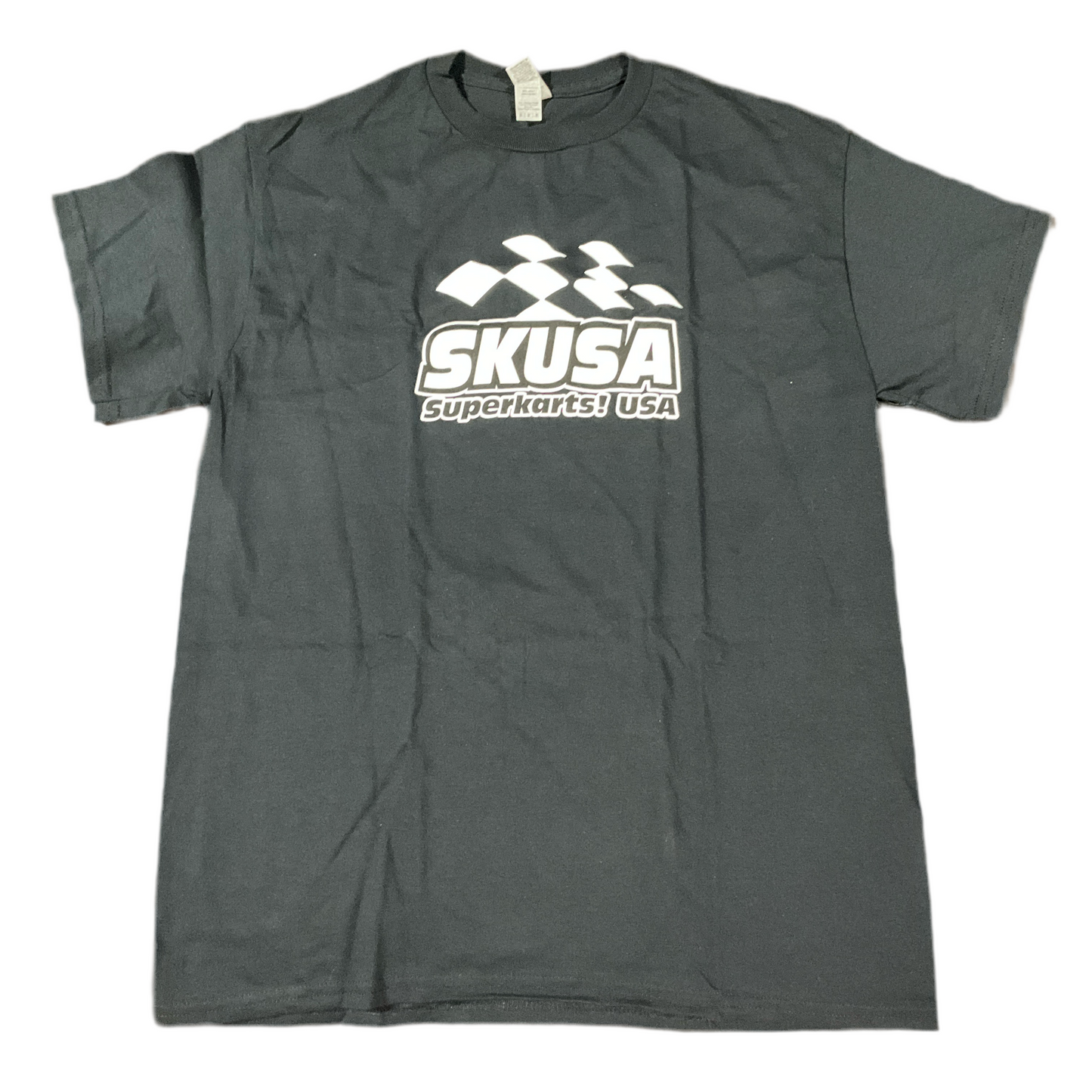SKUSA PLAYERA NEGRA LOGO BLANCO
