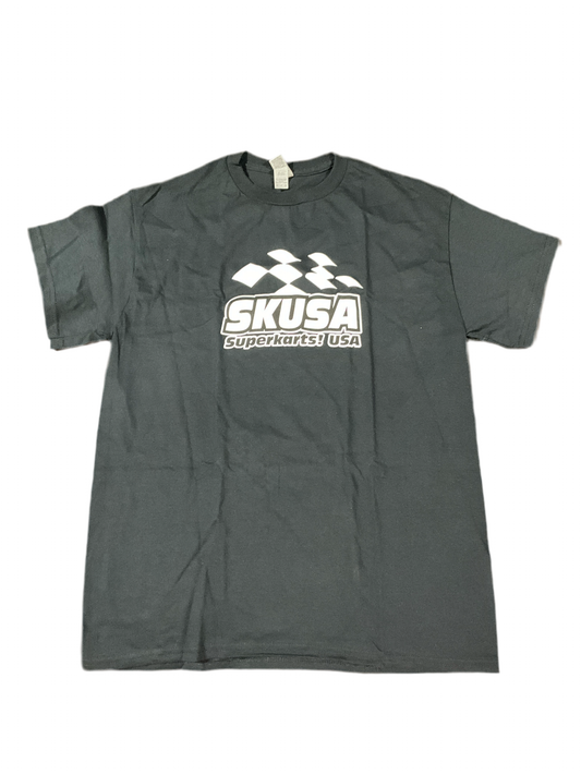 SKUSA PLAYERA NEGRA LOGO BLANCO