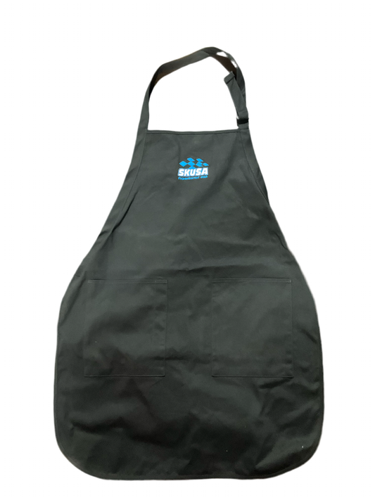 SKUSA MANDIL NEGRO CON LOGO